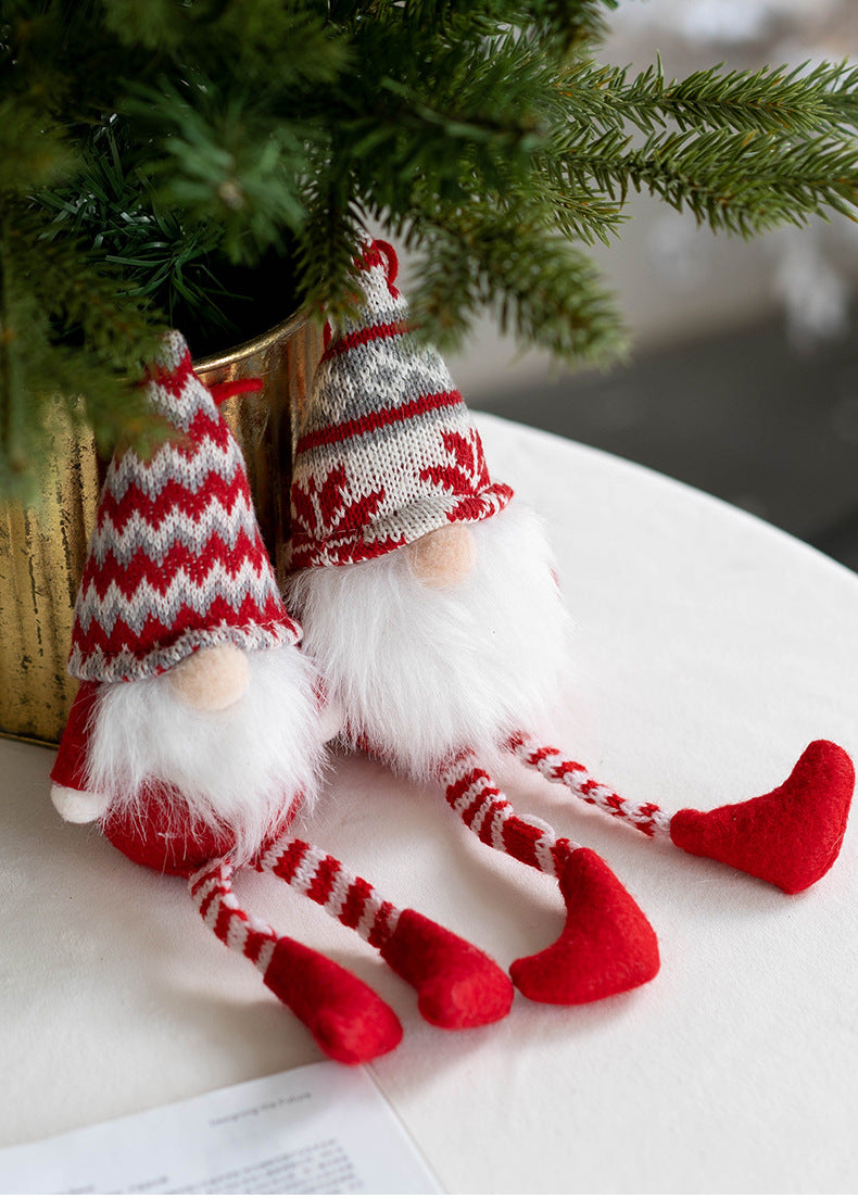 A pair of Santa Claus plush fabric dolls, Santa Claus pendants