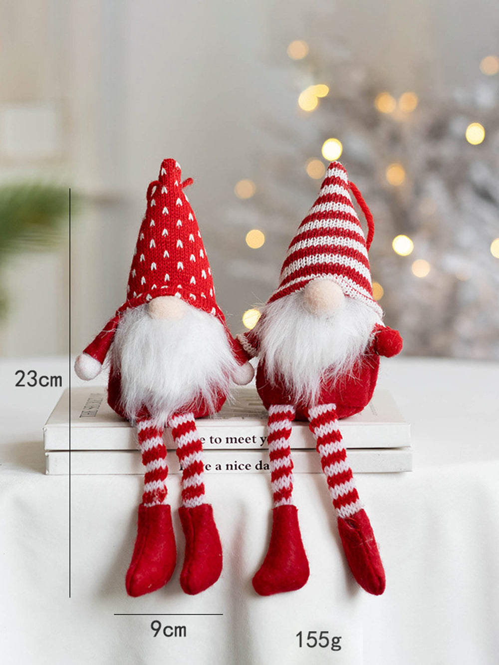 A pair of Santa Claus plush fabric dolls, Santa Claus pendants