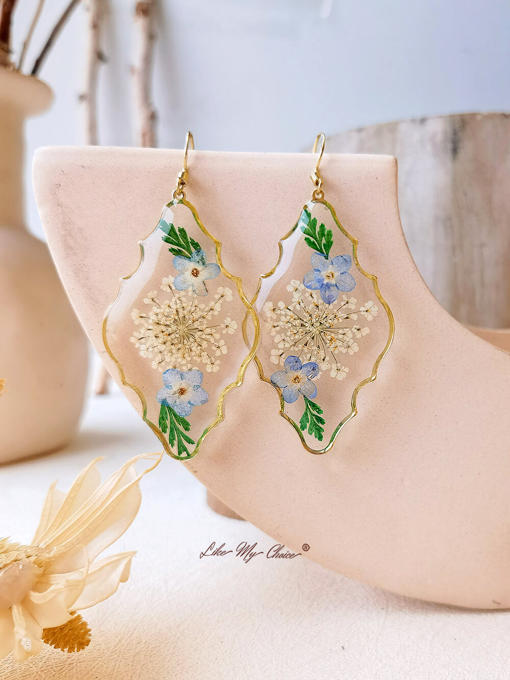 Daisy Dried Flower Earrings - Fresh and Handmade