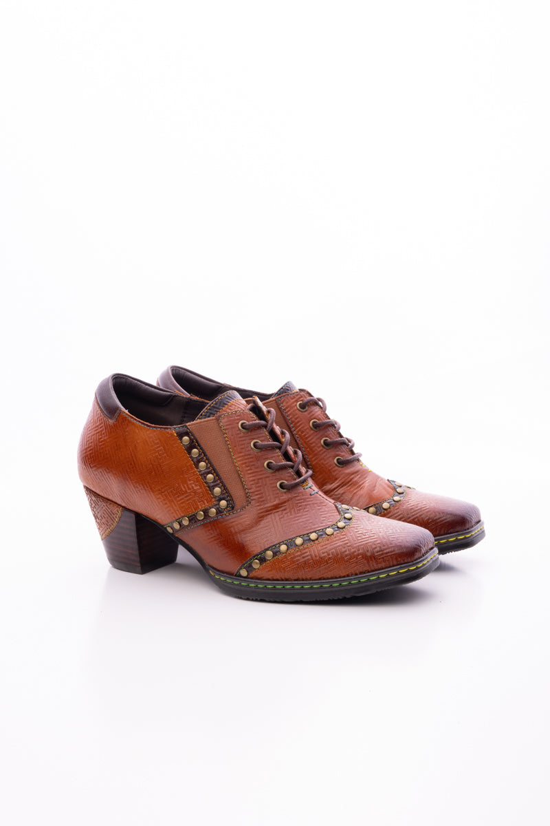 SOFFIA | ZOIE MAZE EMBOSSED STUDDED LEATHER OXFORD