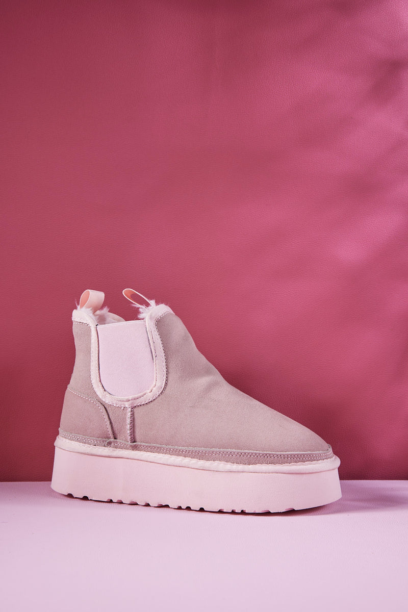 Smaibulun Ugg | Chelsea On The Land Suede Shearling Boots - Baby Pink