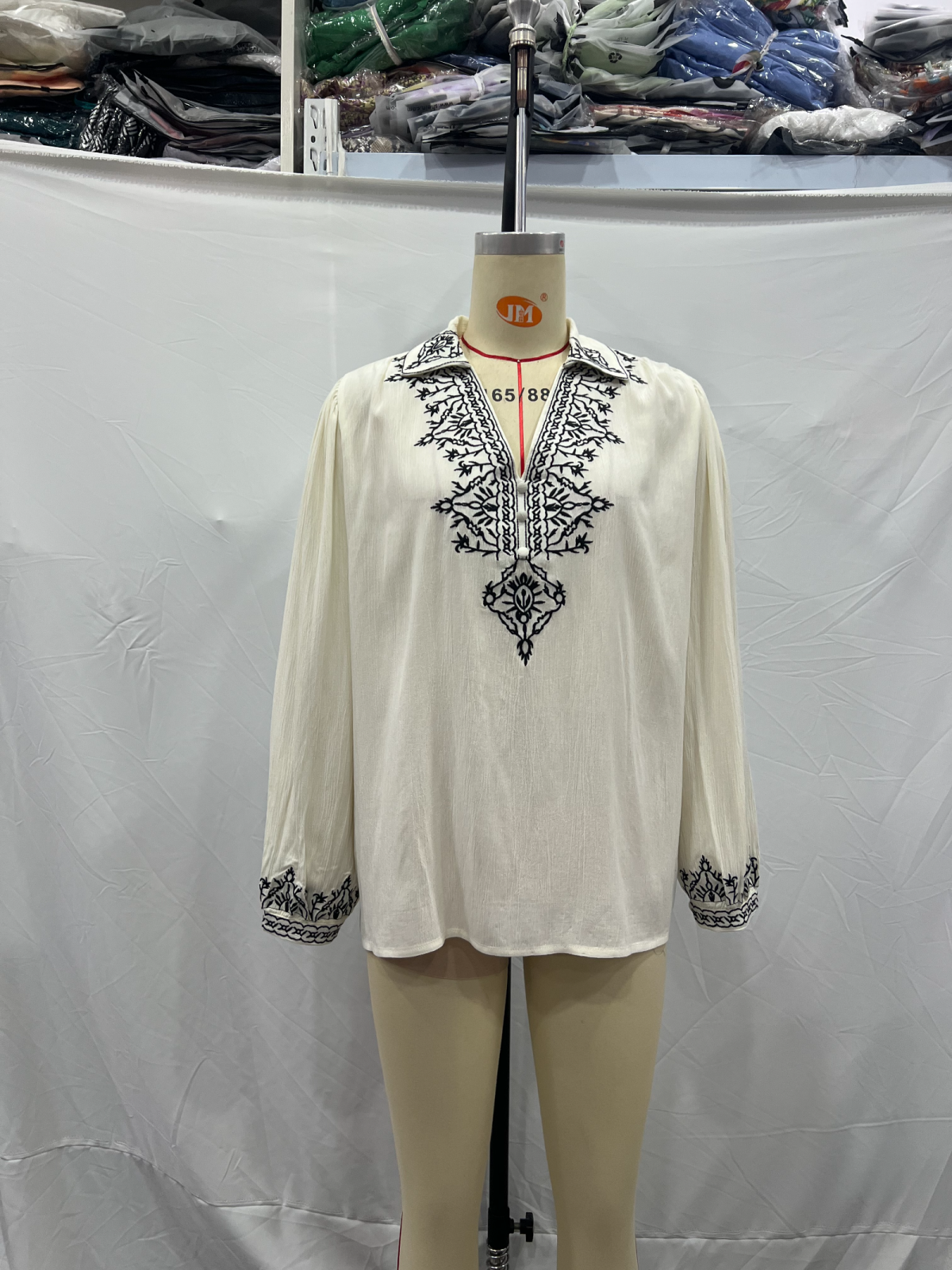 Women’s White Embroidered Texture Collared Long Sleeve Shirt Top