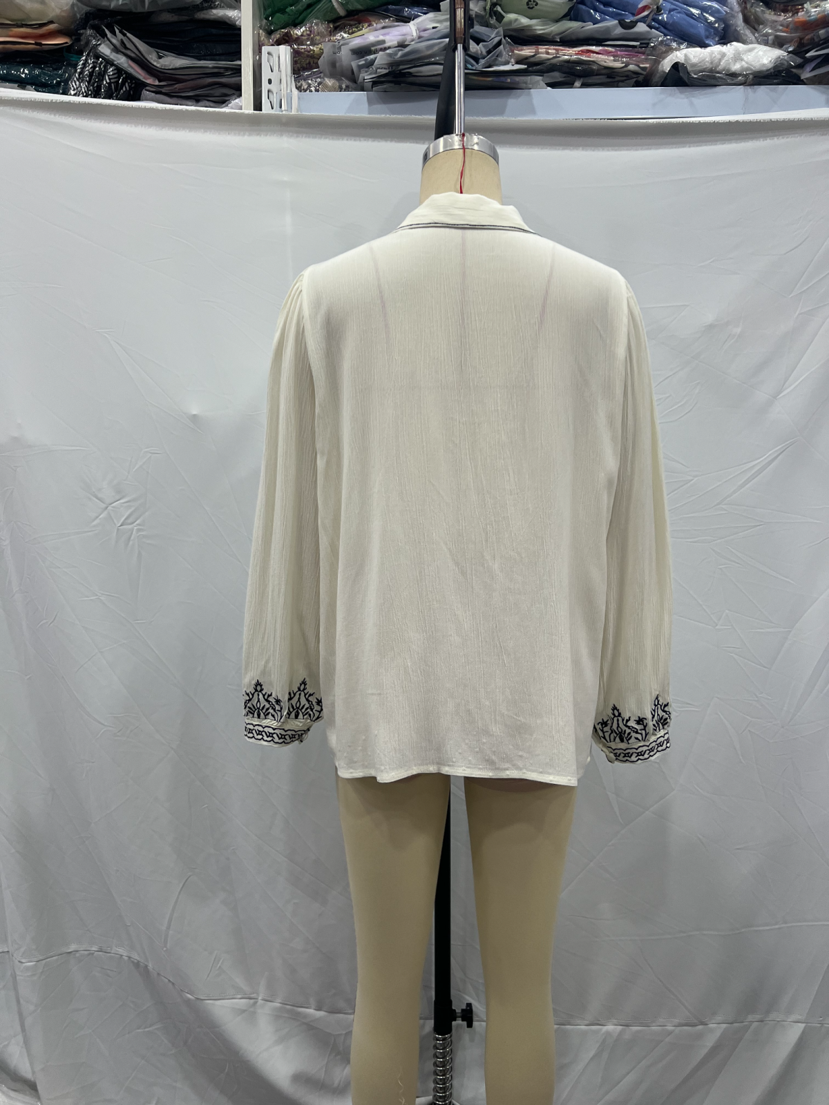 Women’s White Embroidered Texture Collared Long Sleeve Shirt Top