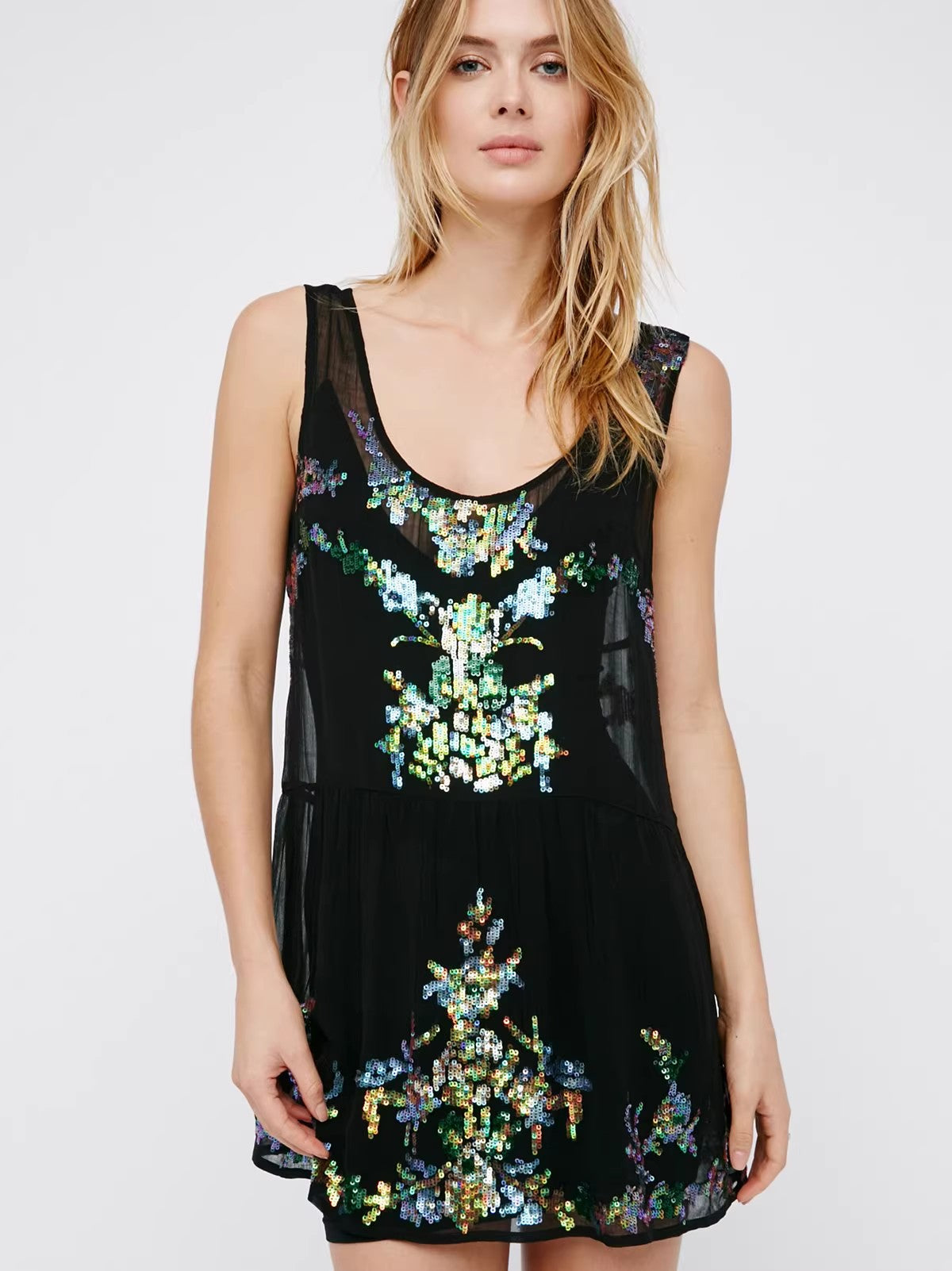 Bohemian Sequin Backless Dress – Sparkle in Style!