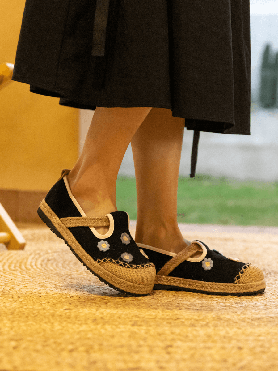 CACTUS ROSE | PALOMA DAISY APPLIQUE LINEN LOAFER - BLACK