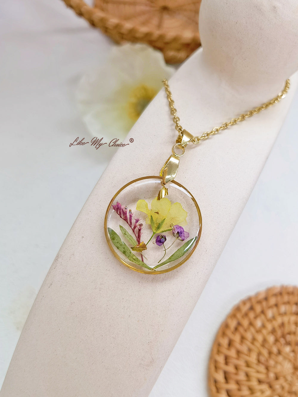 Handmade Birth Flower Bouquet Pressed Resin Pendant Necklaces-March flower