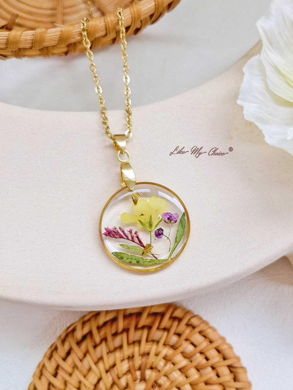 Handmade Birth Flower Bouquet Pressed Resin Pendant Necklaces-March flower