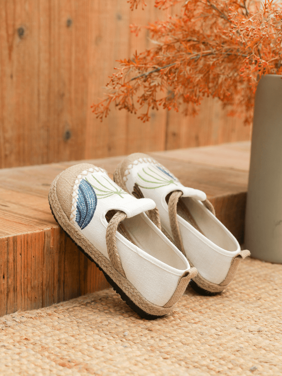 Cactus Rose | Pumpkin Kiss Embroidered Linen Loafer - Apricot