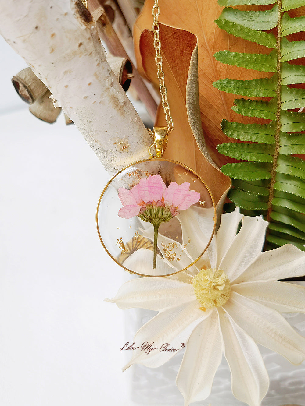 Blushing Daisy Resin Floral Necklace