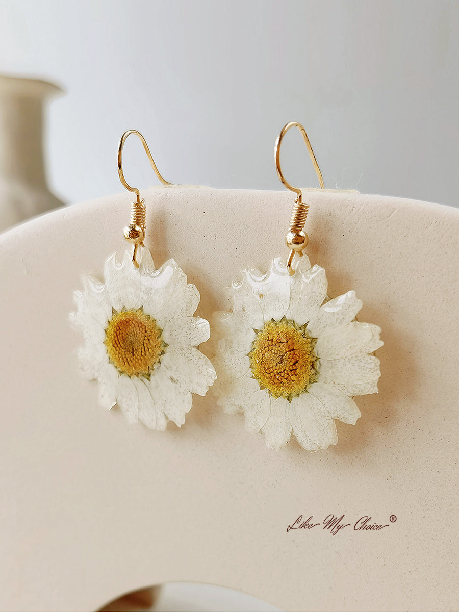 Pressed Flower Drop Earring - Resin Daisy