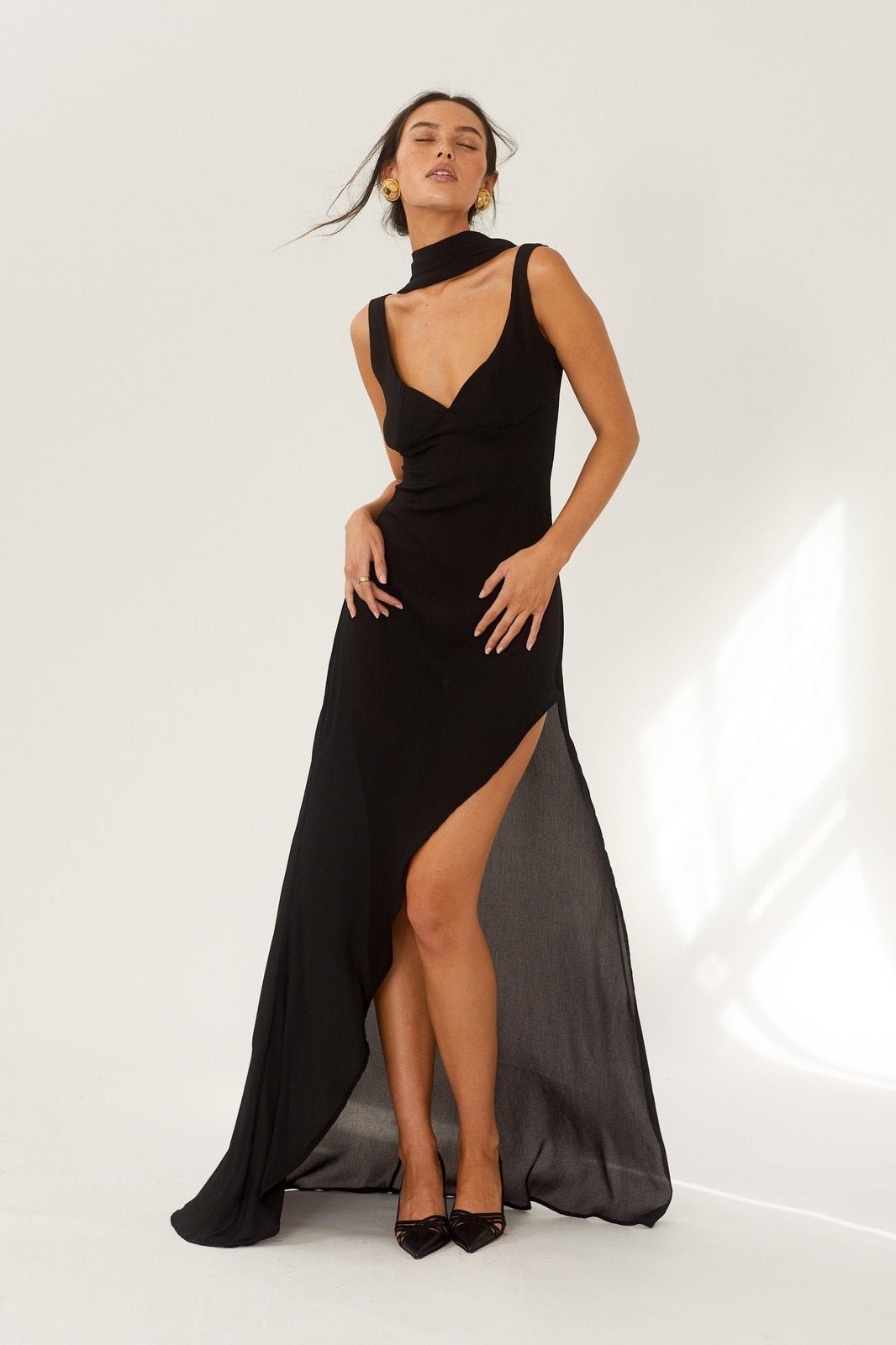 Apphia V-neck Backless Slit Maxi Dress