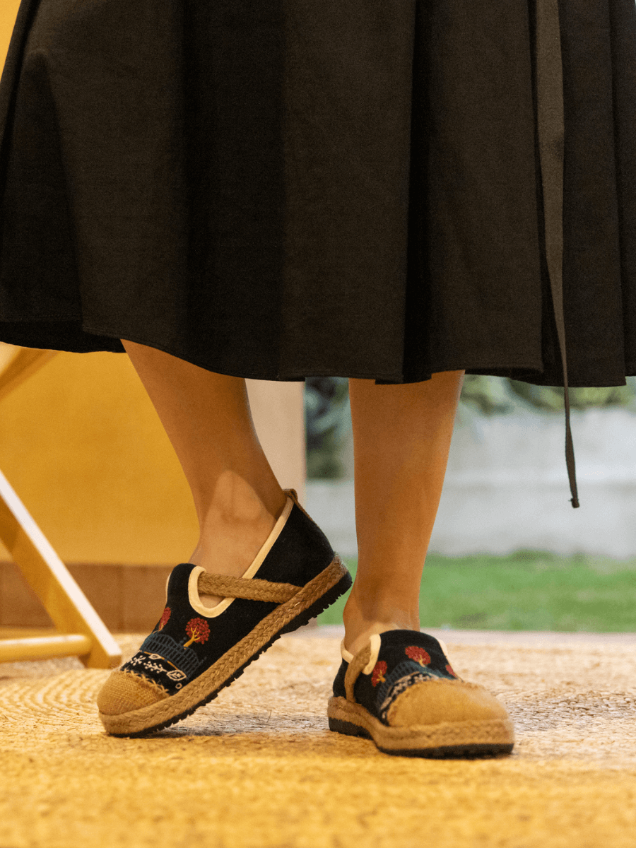 CACTUS ROSE | DANDELION FALL EMBROIDERED LINEN LOAFER - BLACK