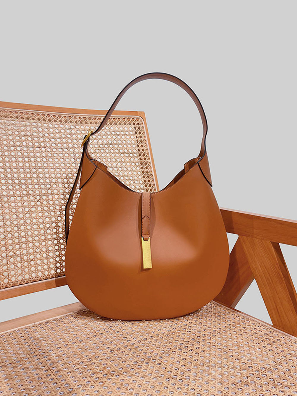 Elegant-Leather Armpit Bag