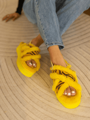 Smaibulun Ugg | Roar Wool Lined Criss-Cross Strap Slipper - Yellow