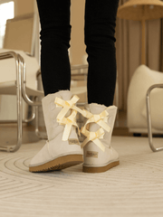 Smaibulun Ugg | Double Ballet Ribbon Bow Suede Shearling Boots - Ivory