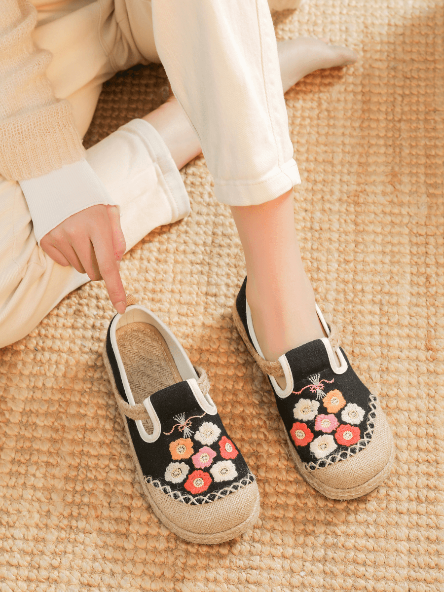 Cactus Rose | Belize Daisy Embroidered Linen Loafer - Black