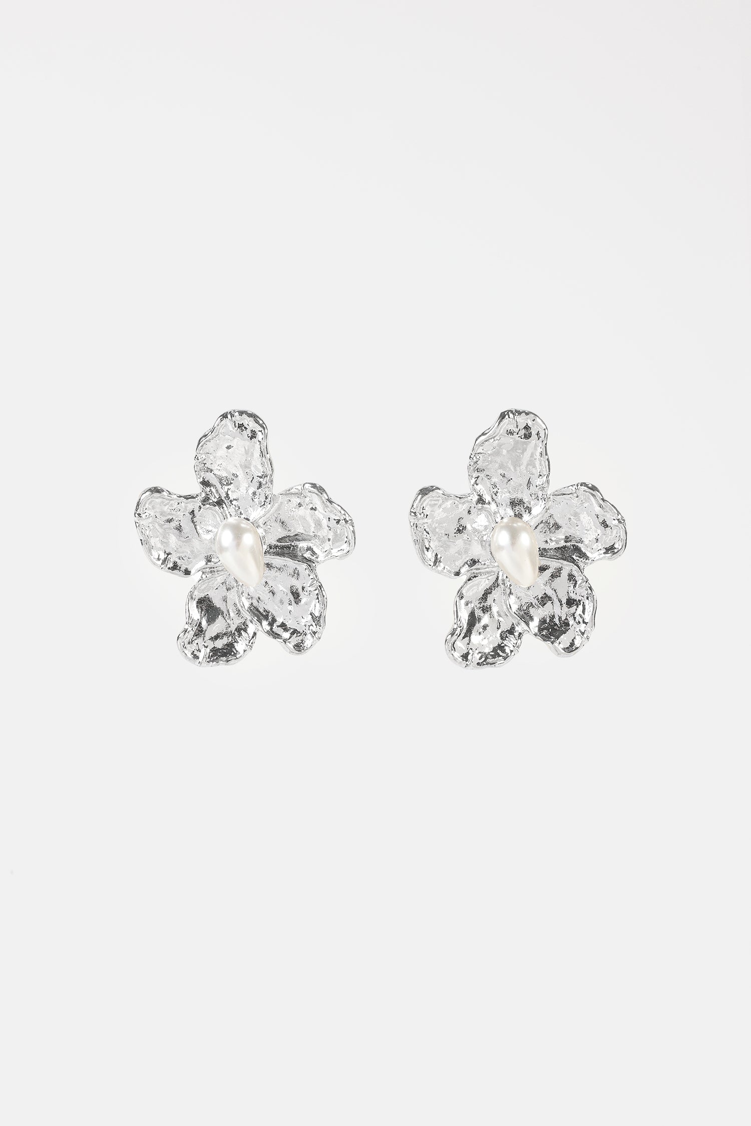 Floral Pattern Stud Earrings