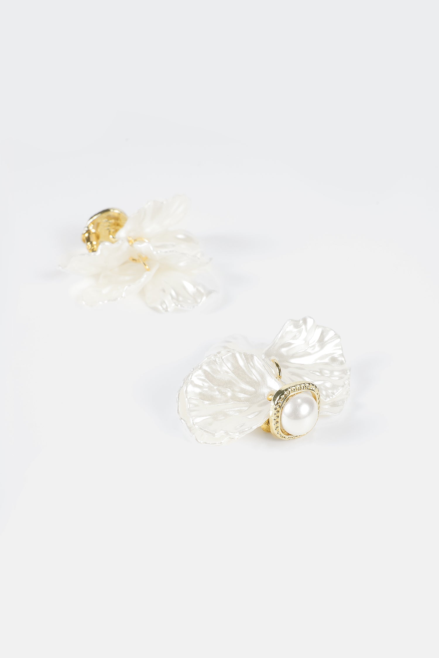 Faux Pearl Flower Earrrings