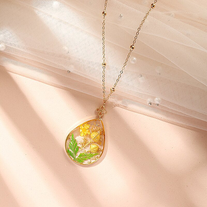 Acacia Seed Resin Dried Flower Necklace