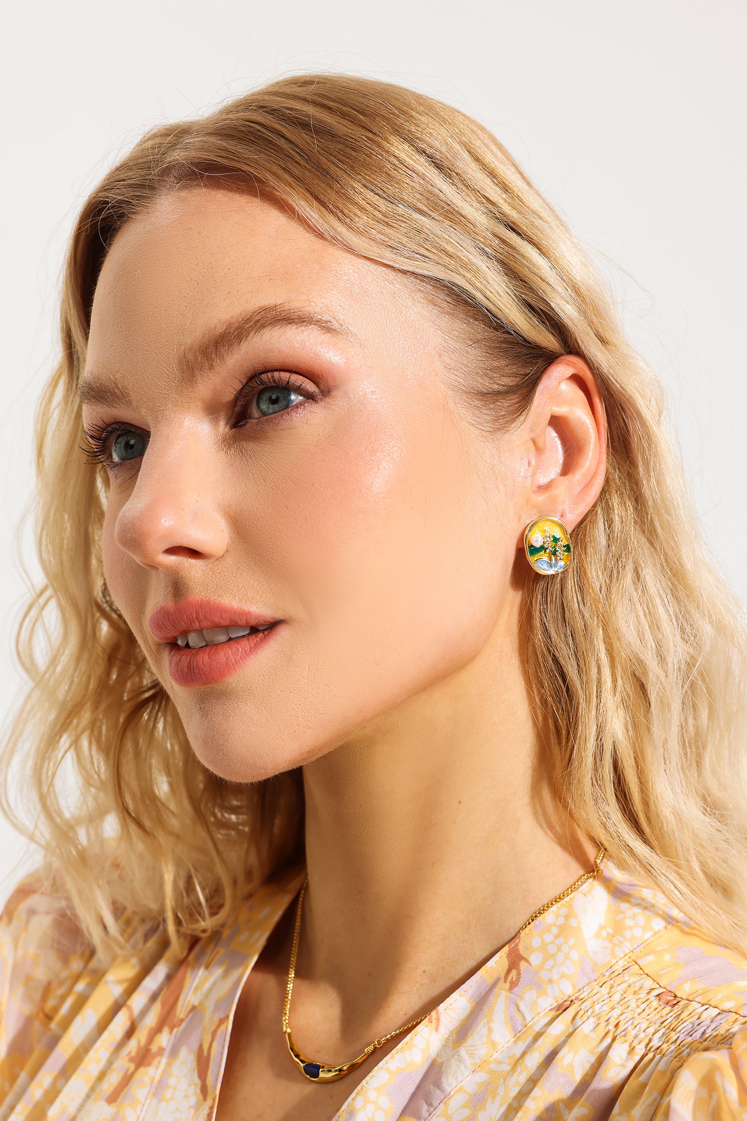 Round Cameo Faux Pearl Stud Earrings