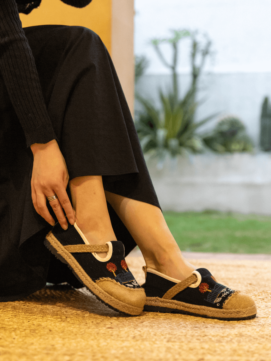 CACTUS ROSE | DANDELION FALL EMBROIDERED LINEN LOAFER - BLACK