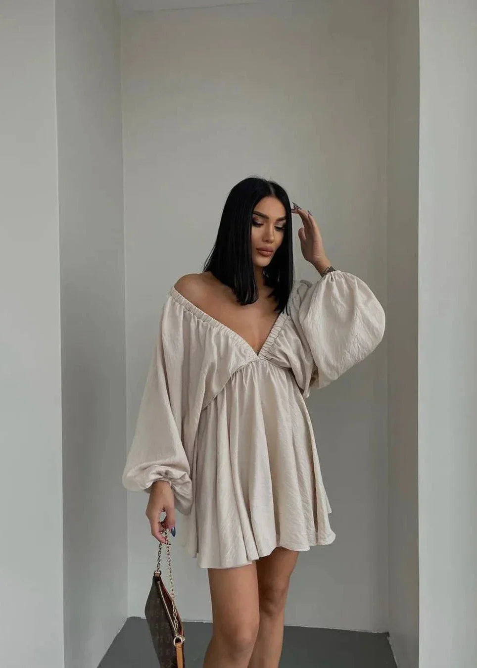 Women's V-Neck Lantern Sleeve Dress