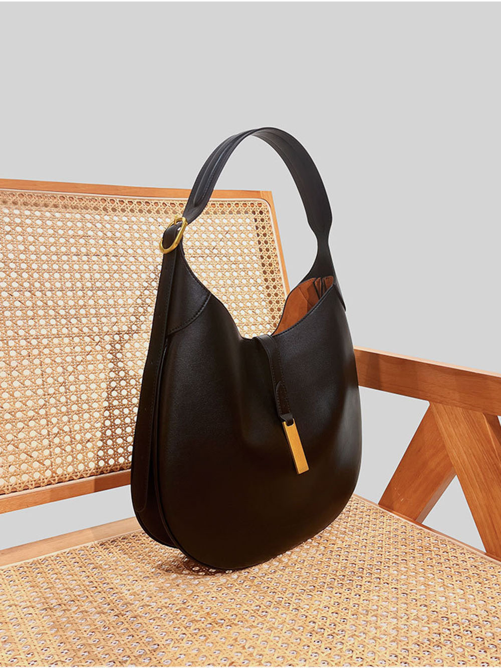 Elegant-Leather Armpit Bag