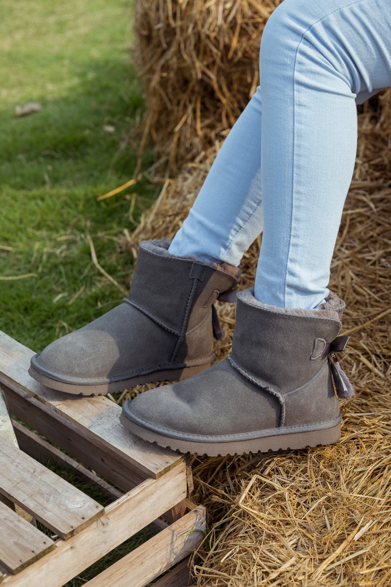 SMAIBULUN Ugg | TAIL BOW BACK SUEDE BOOT - GREY