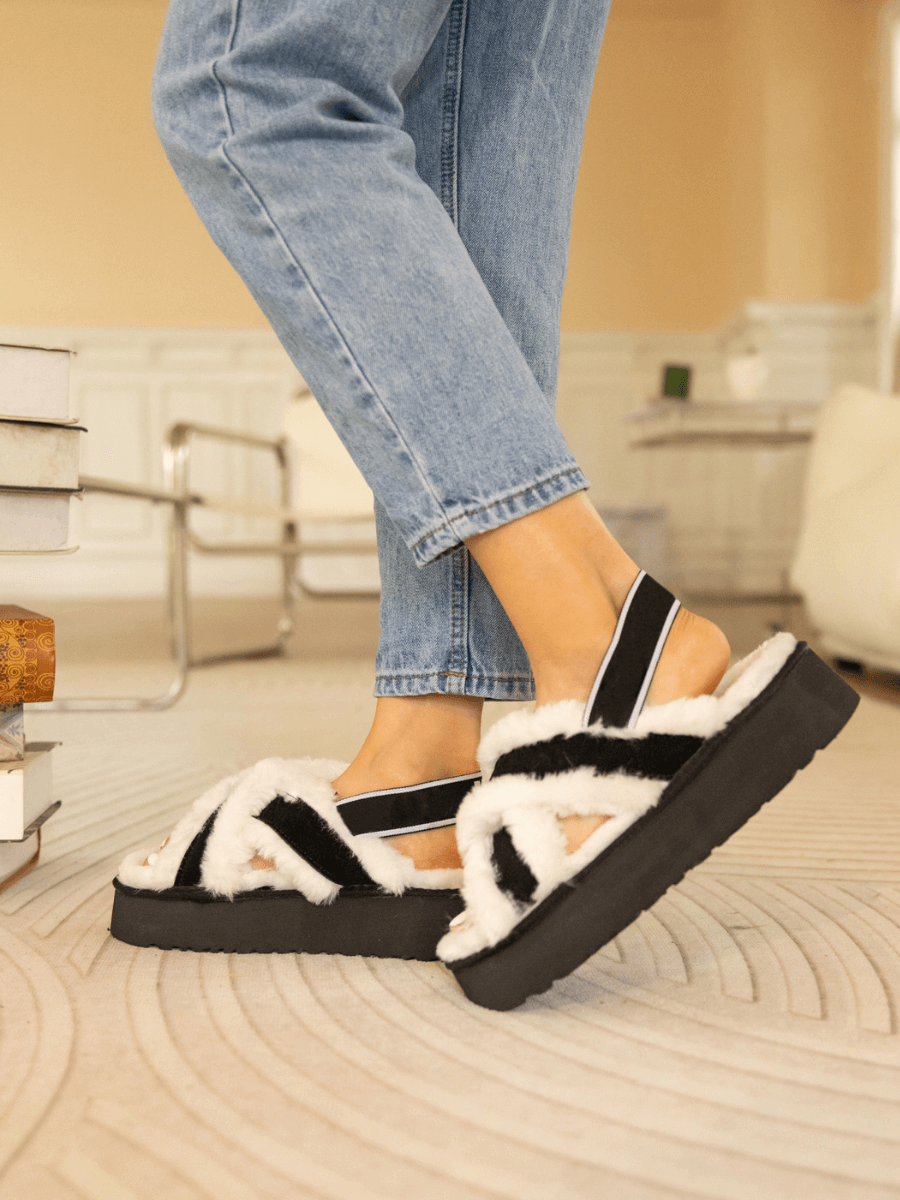 Smaibulun Ugg | Roar Wool Lined Criss-Cross Strap Slipper - White