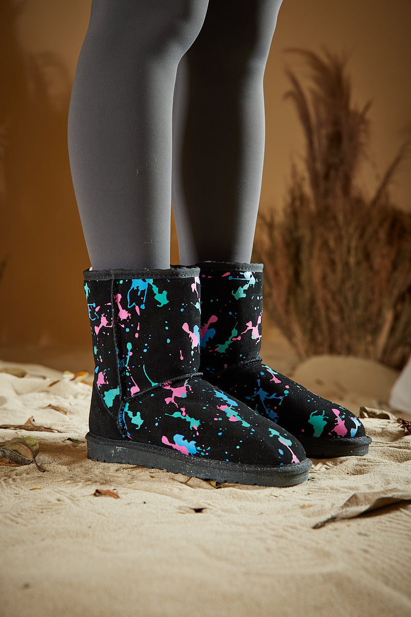 Smaibulun Ugg | Valerie Graffiti Patterned Shearling Boots - Black