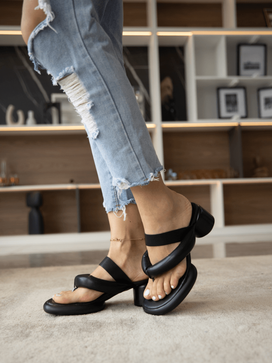 Jady Rose | Payton Puff Thong Leather Heels - Black