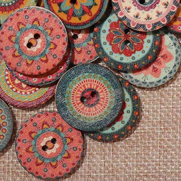 About 100Pcs Multi-Color Round Buttons