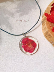 Resin Full Moon Pendant Necklace With Rose Petals