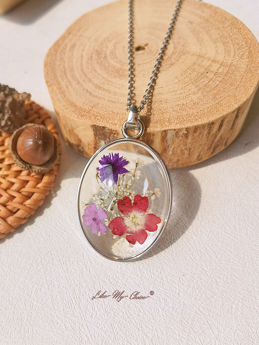 Resin Pendant Necklace With Exotic Bouquet Dried Flowers