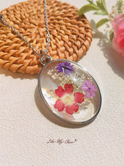 Resin Pendant Necklace With Exotic Bouquet Dried Flowers