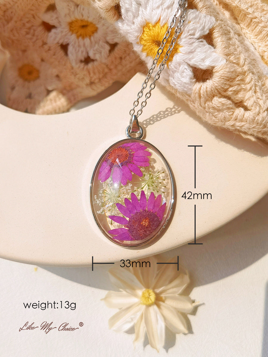 Resin Pendant Necklace With Queen Anne Lace Daisy Dried Flowers