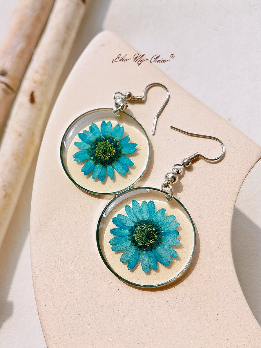 Resin Pendant Earring With Eternal Daisy Dried Flowers