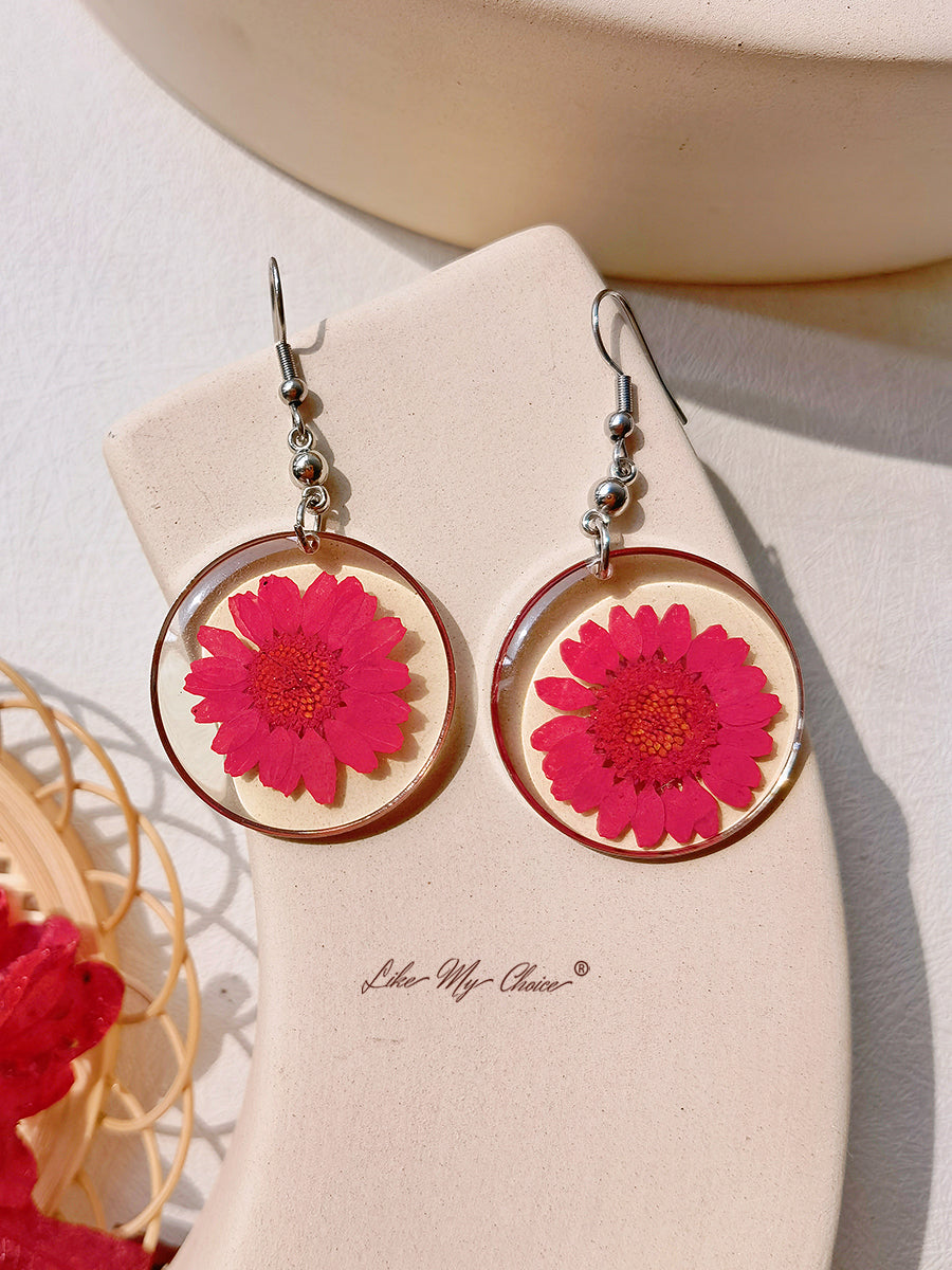 Resin Pendant Earring With Eternal Daisy Dried Flowers