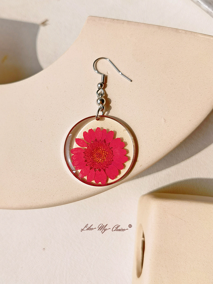 Resin Pendant Earring With Eternal Daisy Dried Flowers