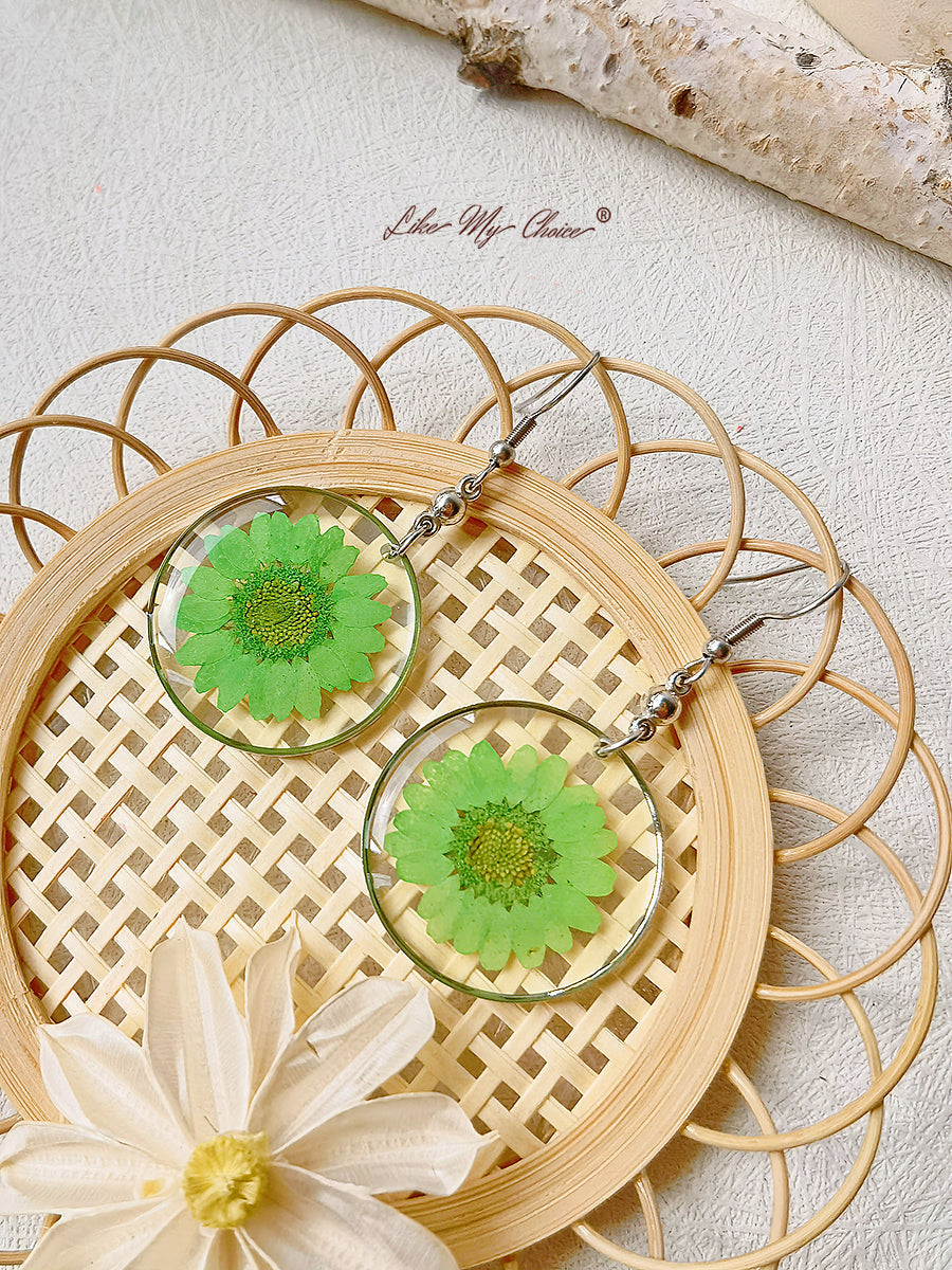 Resin Pendant Earring With Eternal Daisy Dried Flowers