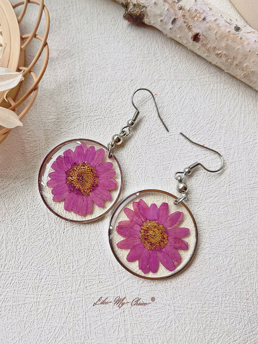 Resin Pendant Earring With Eternal Daisy Dried Flowers