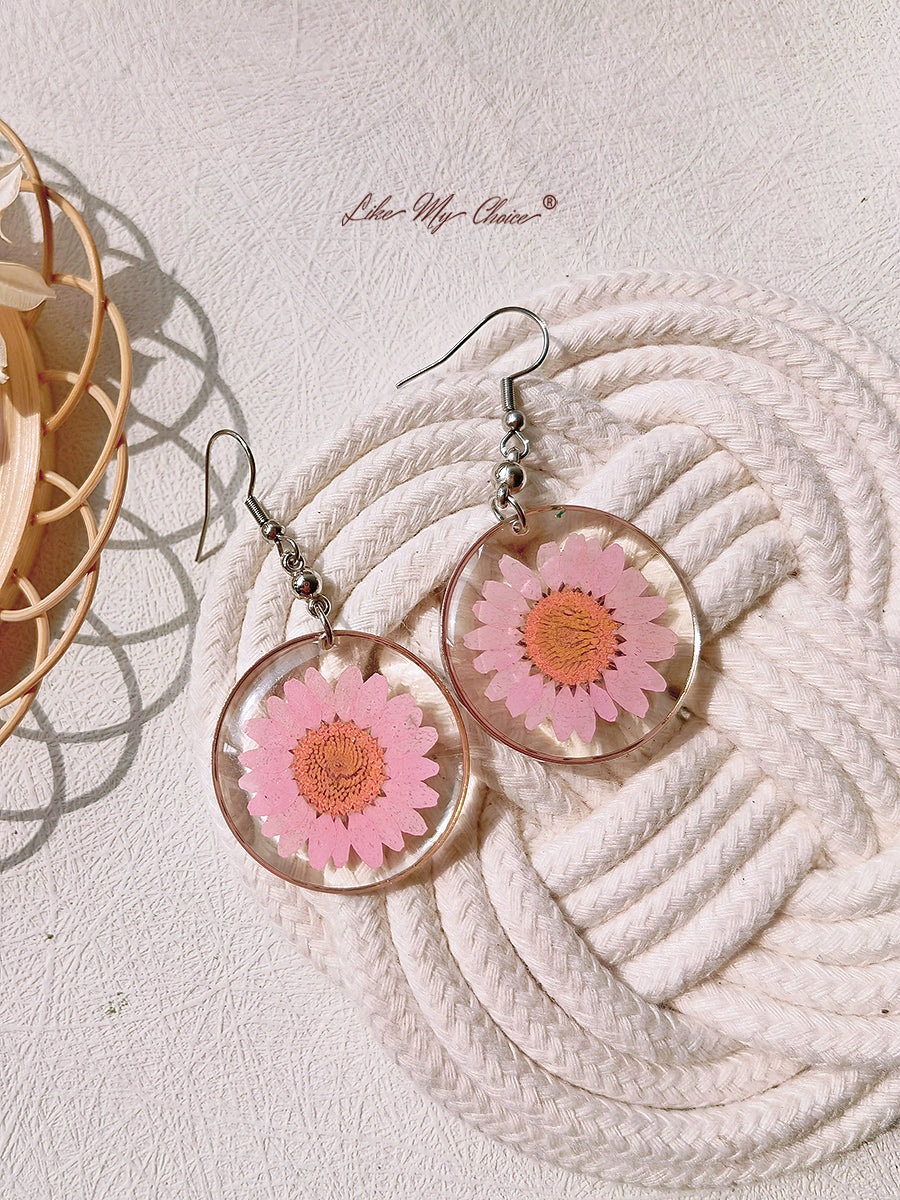 Resin Pendant Earring With Eternal Daisy Dried Flowers