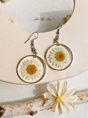 Resin Pendant Earring With Eternal Daisy Dried Flowers