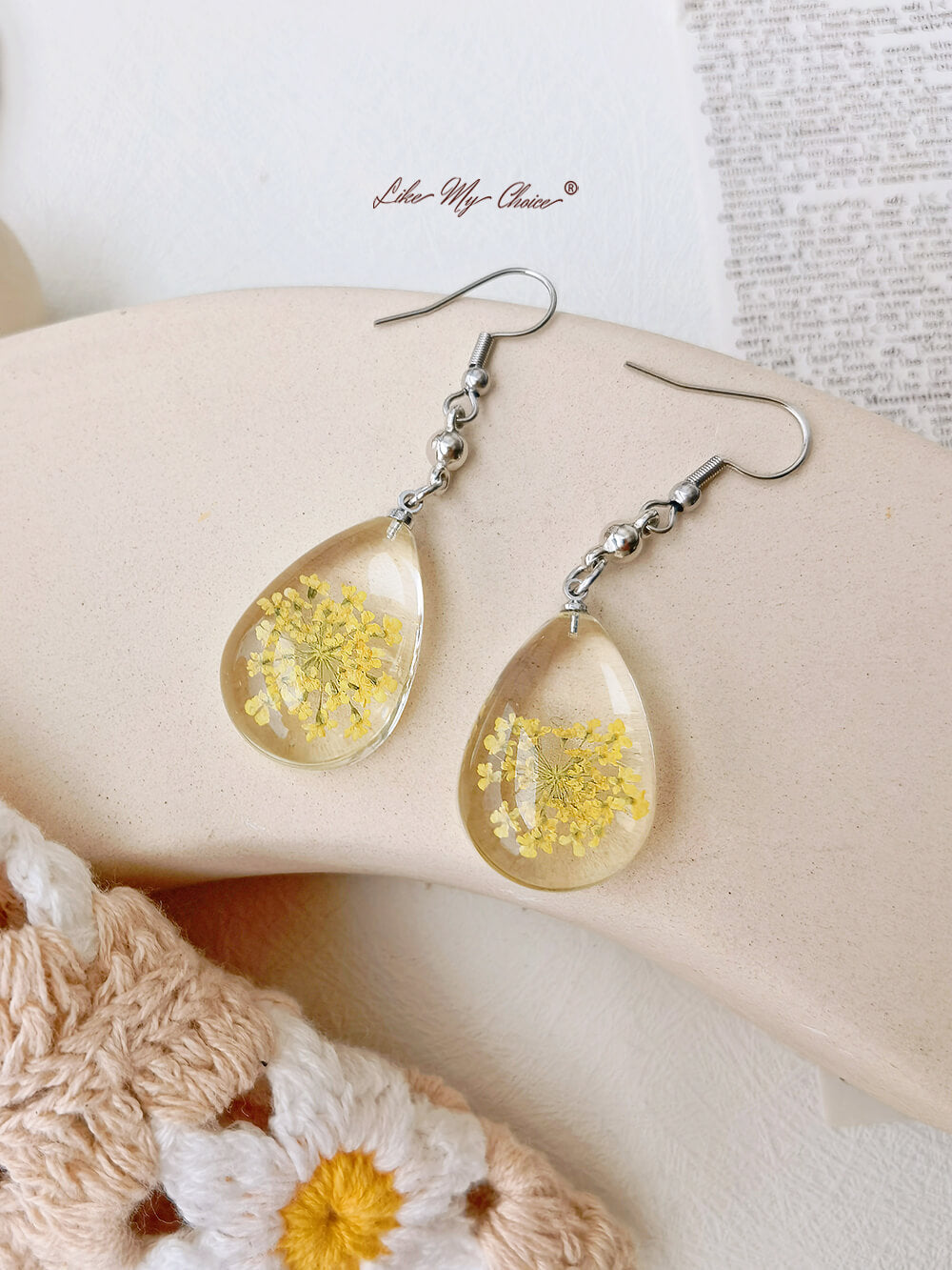 Teardrop Queen Anne Bud Dried Flower Resin Earrings