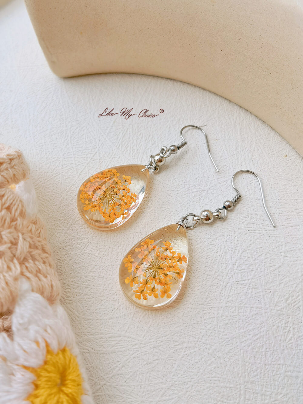 Teardrop Queen Anne Bud Dried Flower Resin Earrings