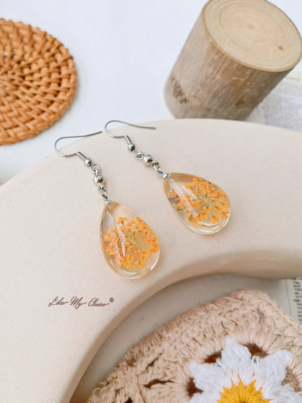 Teardrop Queen Anne Bud Dried Flower Resin Earrings