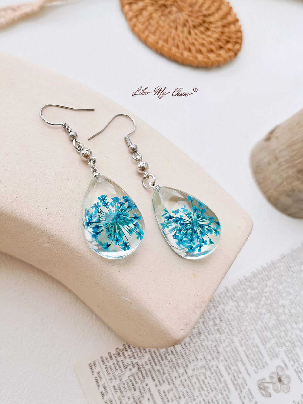 Teardrop Queen Anne Bud Dried Flower Resin Earrings