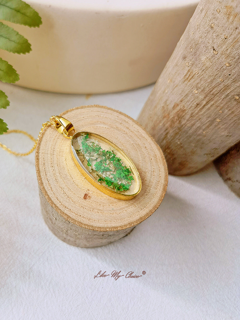 Mini Narcissus Golden Oval Pendant  Natural Resin Necklace