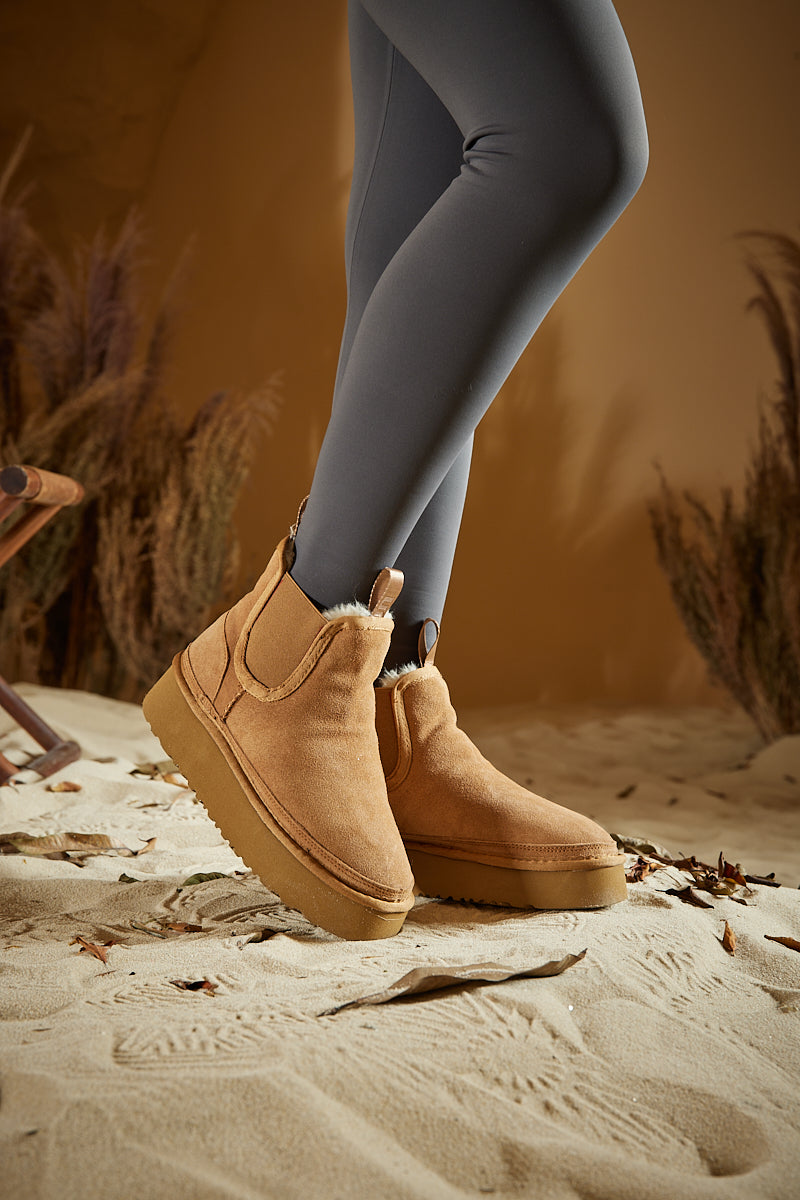 Smaibulun Ugg | Chelsea On The Land Suede Shearling Boots - Chestnut