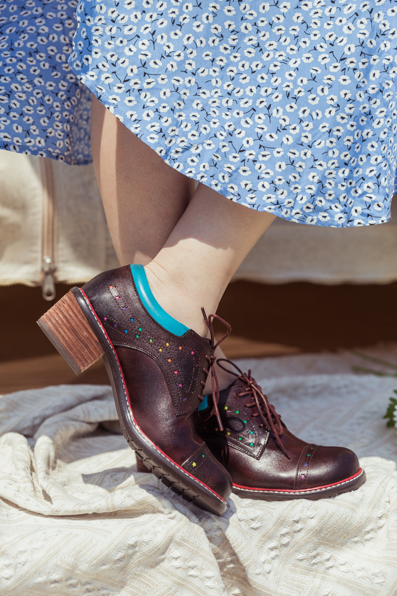 SOFFIA | BROWN STAR EMBOSSED LEATHER BROGUES OXFORD